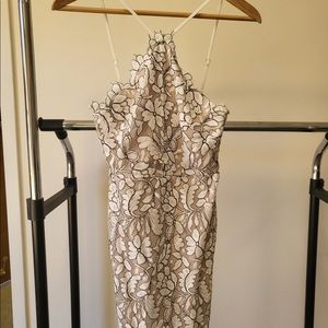 Nude / Off White Scalloped Lace Lulus Dress XS